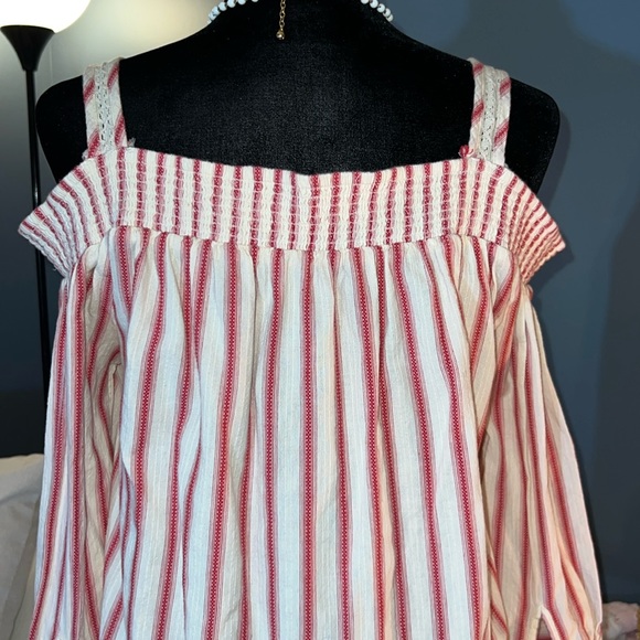 LC Lauren Conrad Size M Cold Shoulder Boho Top - Picture 9 of 13